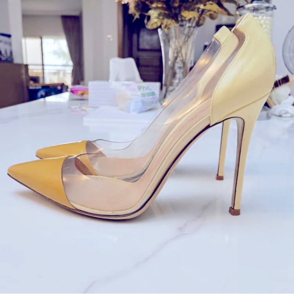 Gianvito Rossi Beige and Tan Heels
